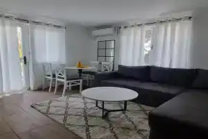 Panonski raj Apartments, Palich
