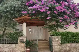 Apartments Maris, Petrovac