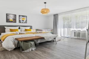 Gelbe Koffer - Family & Business Apartment in - nahe Uniklinik - ruhig gelegen - 3 SZ - bis zu 6 Pers - Balkon - Badewanne - WLAN 250 Mbit - Parkplätze - Self-Check-in, Homburg