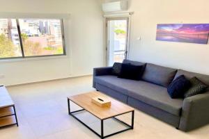 Cristiana Sea Breeze, Sleeps 3, Free Wifi Apartments, Limassol