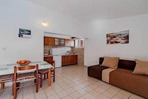 Apartments Kuzma - One-Bedroom Apartment with Balcony and Sea View, Brna