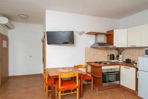 Apartments Senjo - Studio Apartment with Balcony and Garden View Apartman 5, Cavtat
