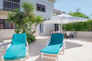 Apartments Veve - One Bedroom Apartment with Terrace Sea View Nensi ST, Postira
