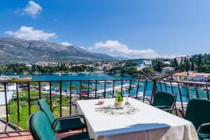 Apartments & Rooms Mihajica- Two Bedroom Apartment with Balcony and Sea View, Cavtat