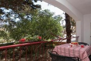 Apartments Boguvila - Two-Bedroom Basic Apartment with Terrace A1 - ST, Supetar