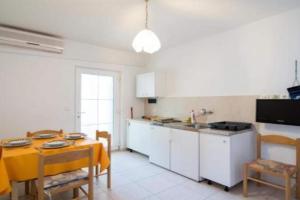 Apartments Boguvila - Two-Bedroom Family Apartment with Terrace A2 - ST, Supetar