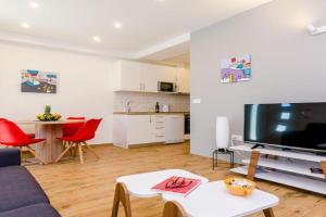 Apartment Moon River - Two-Bedroom Apartment with Terrace, Mokosica