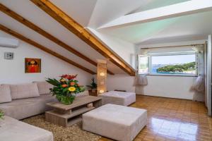 Apartments & Rooms Mara & Petrunjela - One Bedroom Apartment with Balcony and Sea View, Cavtat