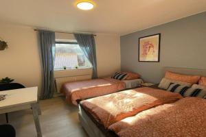 5 minute walk to LEGO house - n18 - studio room with private bathroom, Billund
