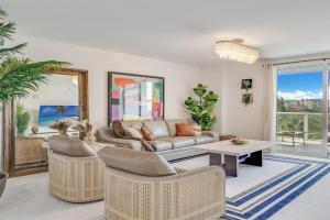 Lux 3BR City-View Retreat in, 3rd Floor Apart-hotel, Hollywood
