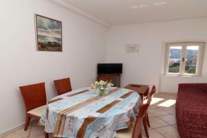 Apartment Lepur - Two-Bedroom Apartment with Terrace, Slano