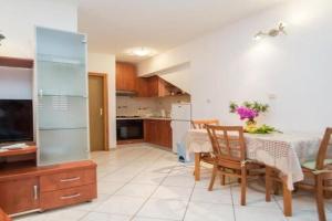 Apartments Longo - Standard One Bedroom Apartment with Terrace, A3 - ST, Supetar