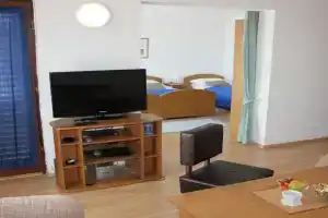 Guest House San Antonio-Comfort One Bedroom Apartment with Balcony no 1, Kardeljevo