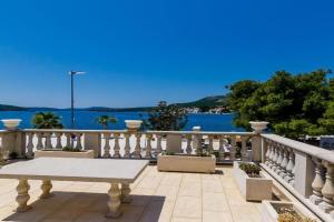 Villa Ro-Ma - Three Bedroom Villa with Terrace and Sea View, Slano