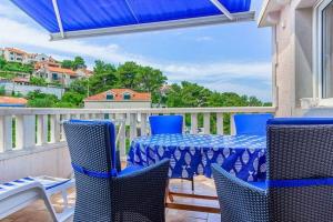 Apartments Ivo - One bedroom apartment with terrace and sea view A5, Postira
