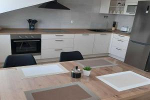 Apartments Dobrila - Superior Two Bedroom Apartment with Terrace and sea view - B2, Zavala