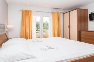 Apartments Antonio - Studio with Balcony 2 1 - 5, Tucepi