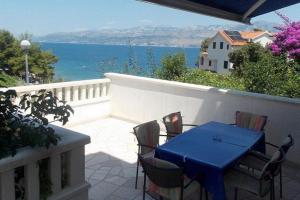 Apartments Ivo - Three bedroom apartment with terrace and sea view A1, Postira