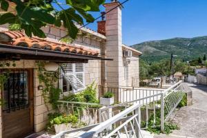 Apartments & Rooms Mara & Petrunjela - One Bedroom Apartment with Terrace and Sea View, Cavtat