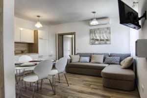 Apartments Victoria - One Bedroom Apartment with Terrace A2, Pakostane