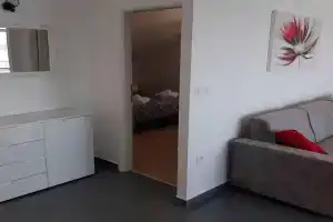 Apartments Dobrila - One Bedroom Apartment with Terrace and sea view - B1, Zavala