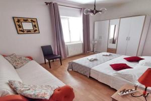 Bertie's Lodge - Four Bedroom Apartment A4, Brna