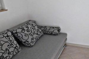 Apartments Pezo - Two Bedroom Apartment with Balcony, Baska Voda