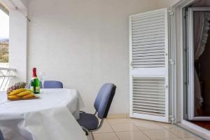 Apartments Pezo - Superior Studio with Balcony and Sea View, Baska Voda
