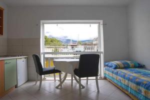Apartments Pezo - One Bedroom Apartment, Baska Voda