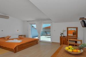 Apartments Villa Juric - Studio with Balcony, Baska Voda