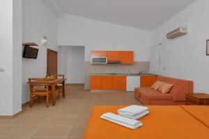 Apartments Villa Juric- Studio, Baska Voda