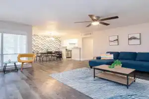 Walk to ATT-Free Parking-Min to attractions-Modern Apartments, Arlington