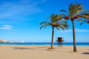 NUEVO, a 90 metros de la playa y con vistas al mar Apartments, Cullera