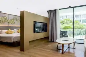Chic 1BR Apt Pools Shuttle to Nai Harn S3304 Apartments, Rawai