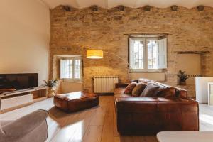 Bravissimo Llebre Duplex, with patio Apartments, Girona