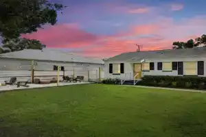 Sunny Citrus Escape Min to Midtown & Dog-Friendly Guest house, Tampa