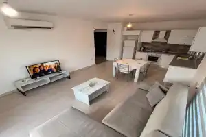 1-bedroom luxury apartment in center, Kyrenia