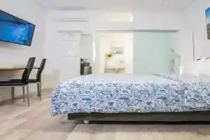 Private room #1 with King Size, ground floor, AC, only 2min to RAB, Ramstein