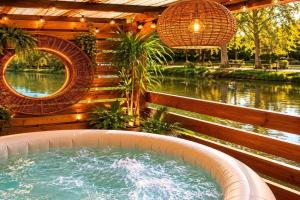 Péniche Chaleureuse avec jacuzzi centre Hotel, Toulouse