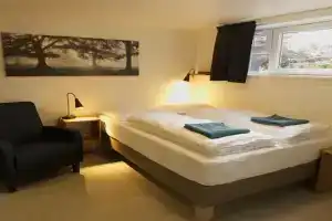 Main street X-small, ensuite bathroom and own kitchen, Reykjavik