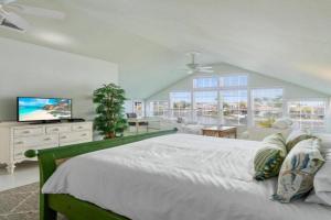 Waterfront Whimsy Guest house, Marco