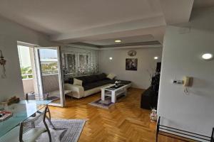 Iskra Apartment, Kraguyevats