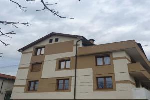 Levkov Apartments, Petric