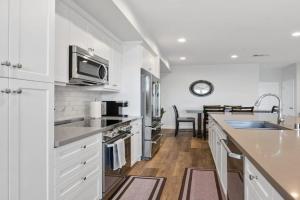 O'side Oasis 4-Bed, 4-Bath Home Guest house, Oceanside