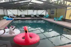 Grinning Gecko 4Bdr3Bath NEW Pool House, Heated Salt Pool, Indoor-Outdoor Kitchen and Fireplaces, Putting Green, Bocce Court-Within 6 miles of AMI, Bradenton