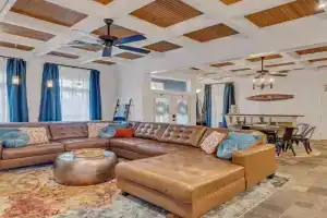 Bare Feet Beach House Close to beach dog friendly, Gulfport