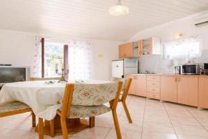 Apartments Villa Nikol - Comfort Two Bedroom Apartment with Sea View APT 3, Trpanj