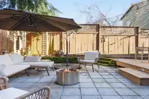 Urban Oasis with Cedar Hot Tub Guest house, Seattle