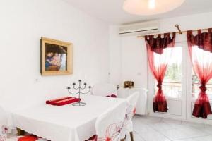 Apartments Villa Nikol - Standard Two Bedroom Apartment with Terrace APT 5, Trpanj