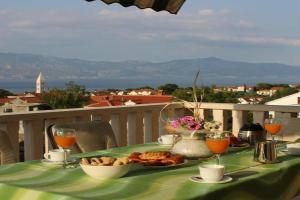 Apartments Sweet Life - Three-Bedroom Apartment with Terrace and Sea view Renata ST, Supetar